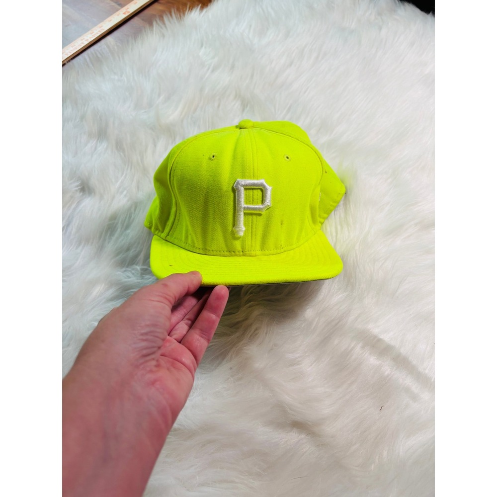 New Era 59FIFTY Fitted Hat Mens 7 3/8 Neon Yellow Pittsburgh Pirates MLB Cap